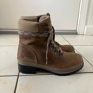 Waterproof Muck boots size 7 in great condition.
